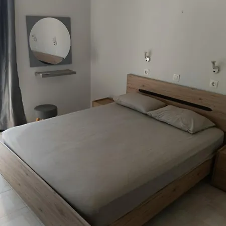 Apartament Helene Mirteni *