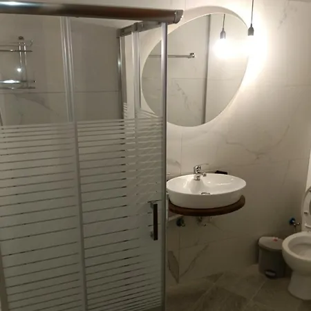 Helene Mirteni Apartament